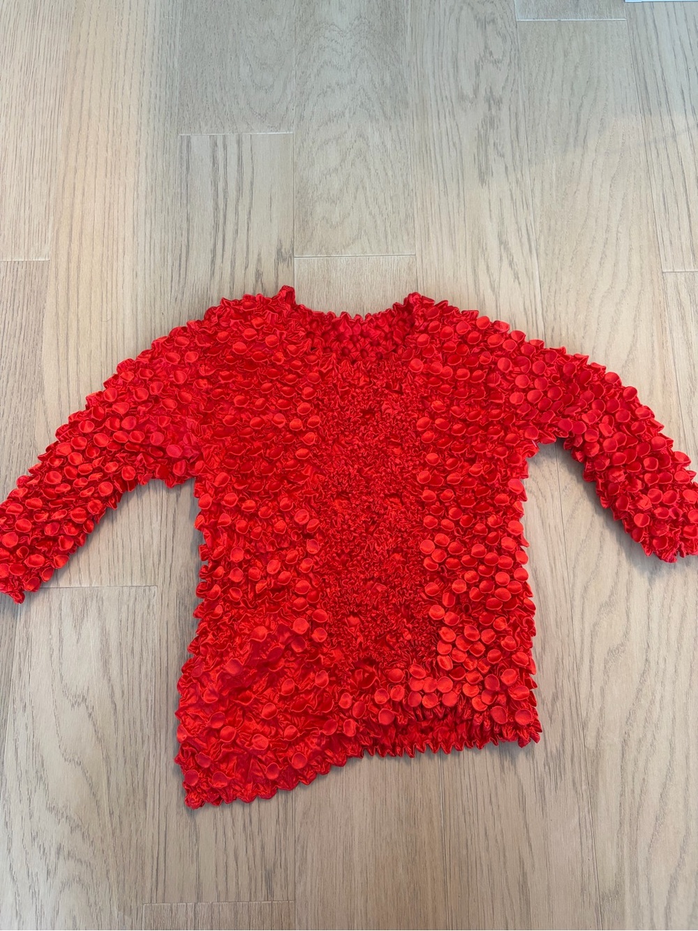 Red crinkle top